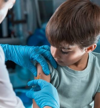 ¿Porqué aun no se vacuna a los niños contra el COVID-19?